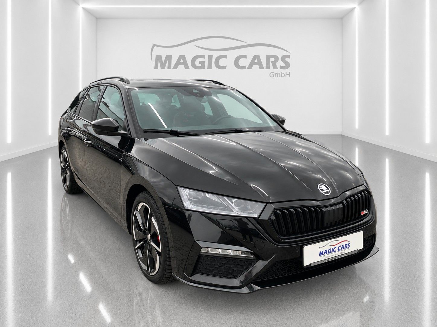 Fahrzeugabbildung SKODA Octavia Combi 2.0 TSI RS *Pano*Massage*AHK* - mit KI generiert/bearbeitet