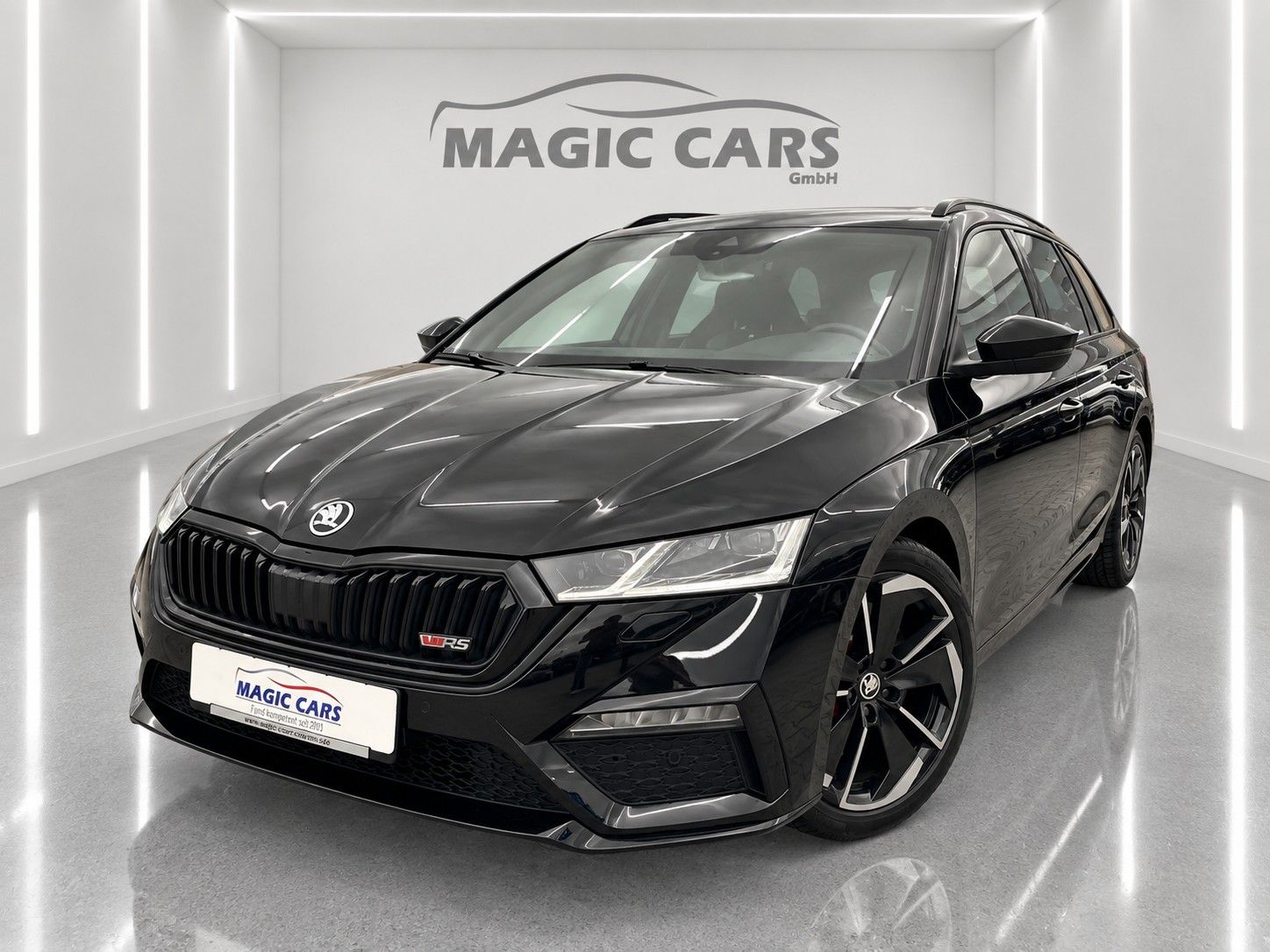 Fahrzeugabbildung SKODA Octavia Combi 2.0 TSI RS *Pano*Massage*AHK* - mit KI generiert/bearbeitet