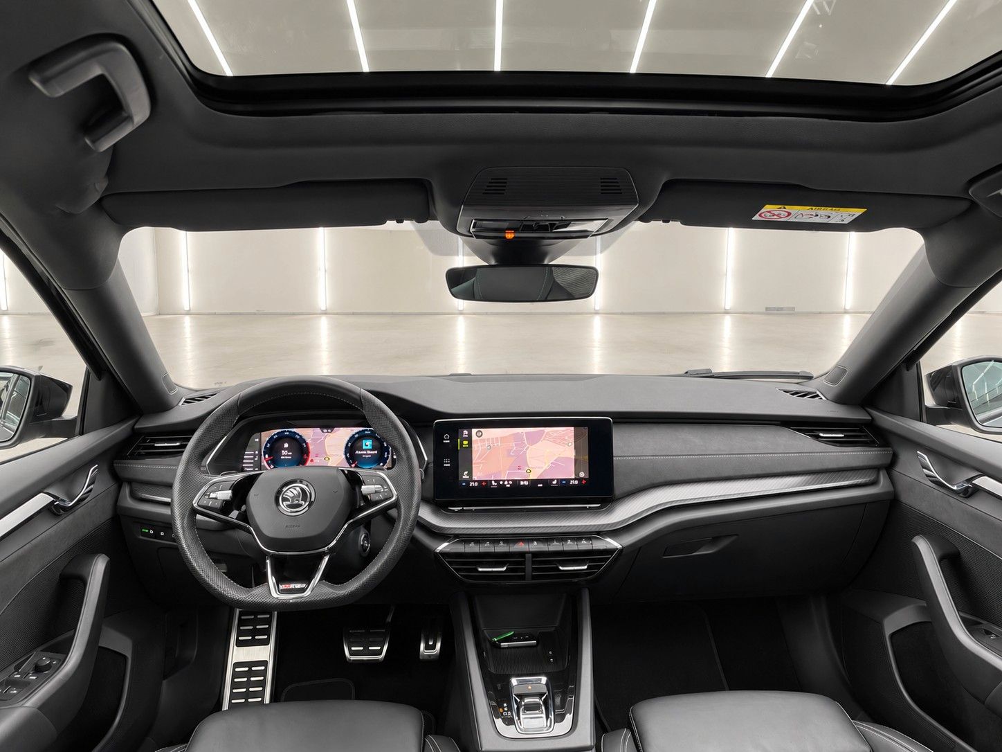 Fahrzeugabbildung SKODA Octavia Combi 2.0 TSI RS *Pano*Massage*AHK* - mit KI generiert/bearbeitet