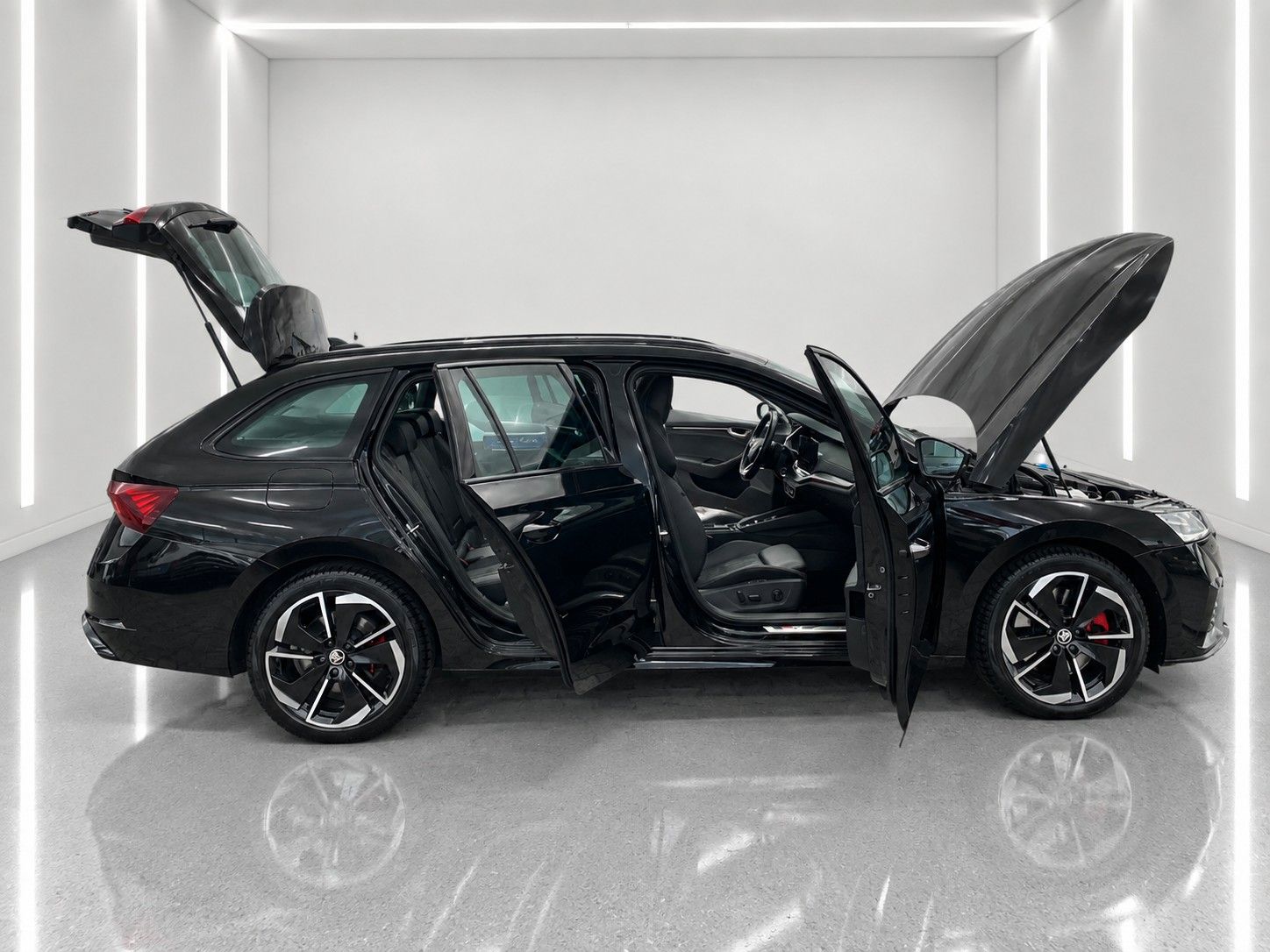 Fahrzeugabbildung SKODA Octavia Combi 2.0 TSI RS *Pano*Massage*AHK* - mit KI generiert/bearbeitet