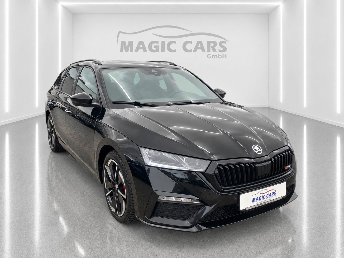 Fahrzeugabbildung SKODA Octavia Combi 2.0 TSI RS *Pano*Massage*AHK* - mit KI generiert/bearbeitet