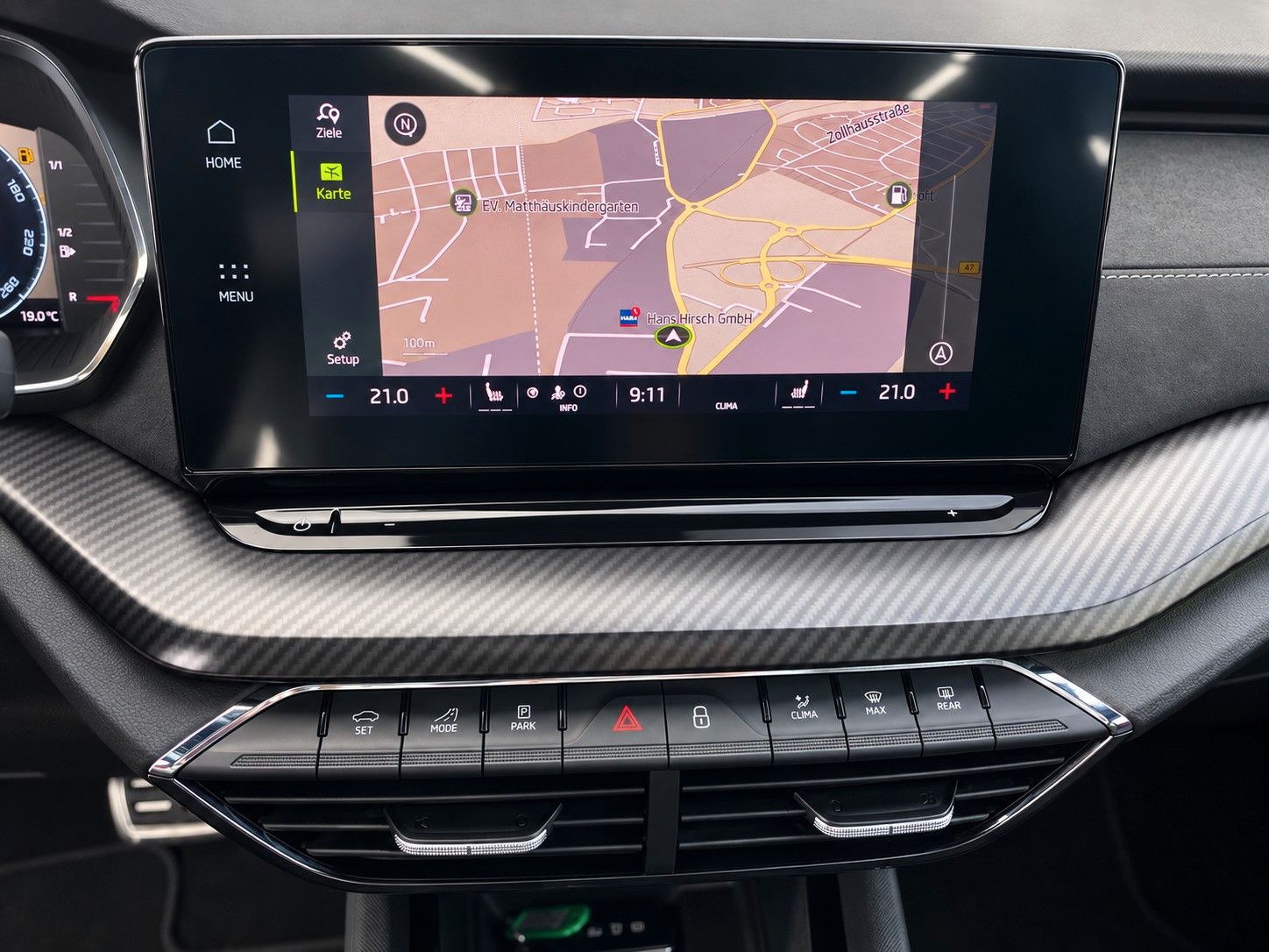 Fahrzeugabbildung SKODA Octavia Combi 2.0 TSI RS *Pano*Massage*AHK* - mit KI generiert/bearbeitet