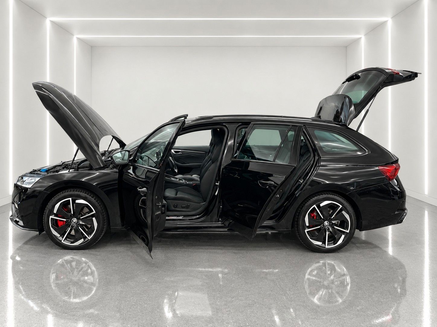 Fahrzeugabbildung SKODA Octavia Combi 2.0 TSI RS *Pano*Massage*AHK* - mit KI generiert/bearbeitet