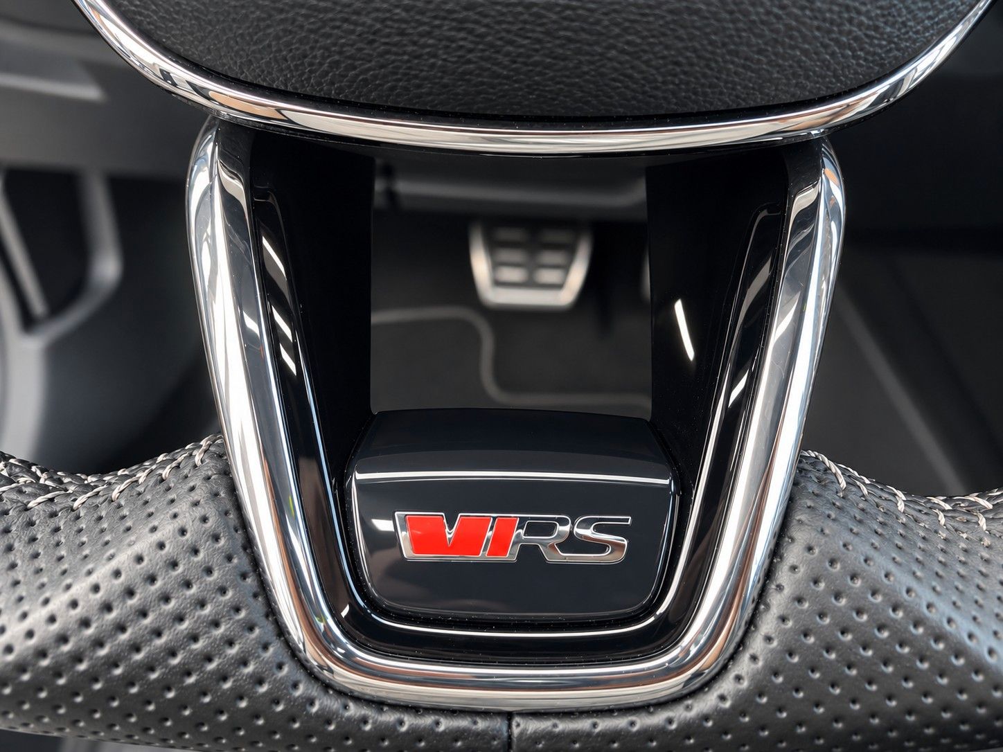 Fahrzeugabbildung SKODA Octavia Combi 2.0 TSI RS *Pano*Massage*AHK* - mit KI generiert/bearbeitet