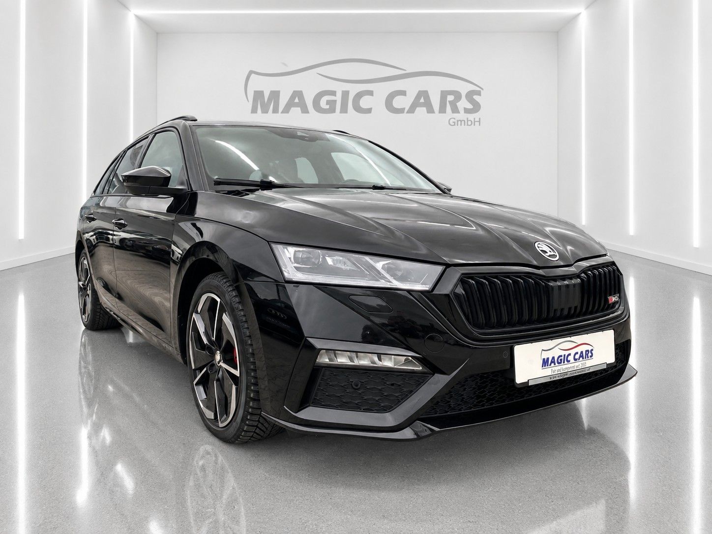 Fahrzeugabbildung SKODA Octavia Combi 2.0 TSI RS *Pano*Massage*AHK* - mit KI generiert/bearbeitet