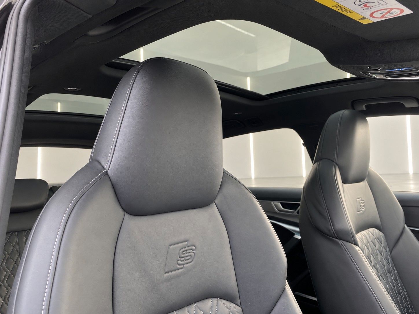 Fahrzeugabbildung Audi A6 Avant 45 TFSI quattro S line*Mega-Ausstattung - mit KI generiert/bearbeitet