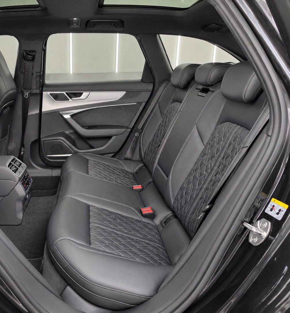 Fahrzeugabbildung Audi A6 Avant 45 TFSI quattro S line*Mega-Ausstattung - mit KI generiert/bearbeitet