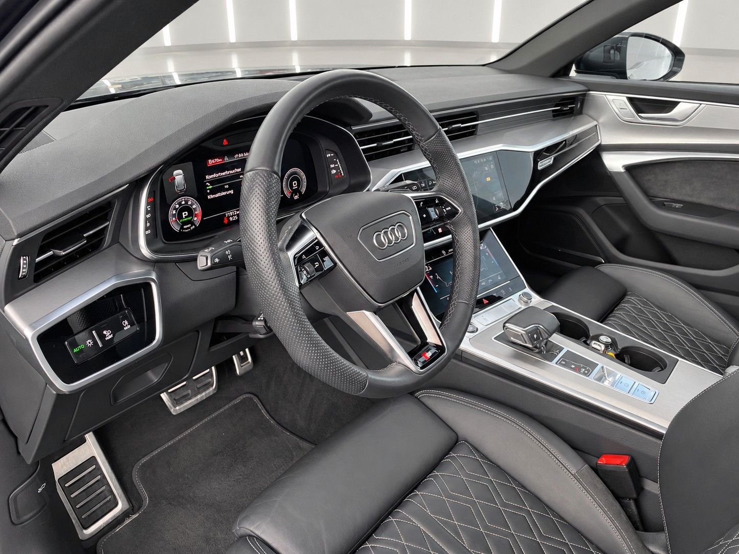 Fahrzeugabbildung Audi A6 Avant 45 TFSI quattro S line*Mega-Ausstattung - mit KI generiert/bearbeitet