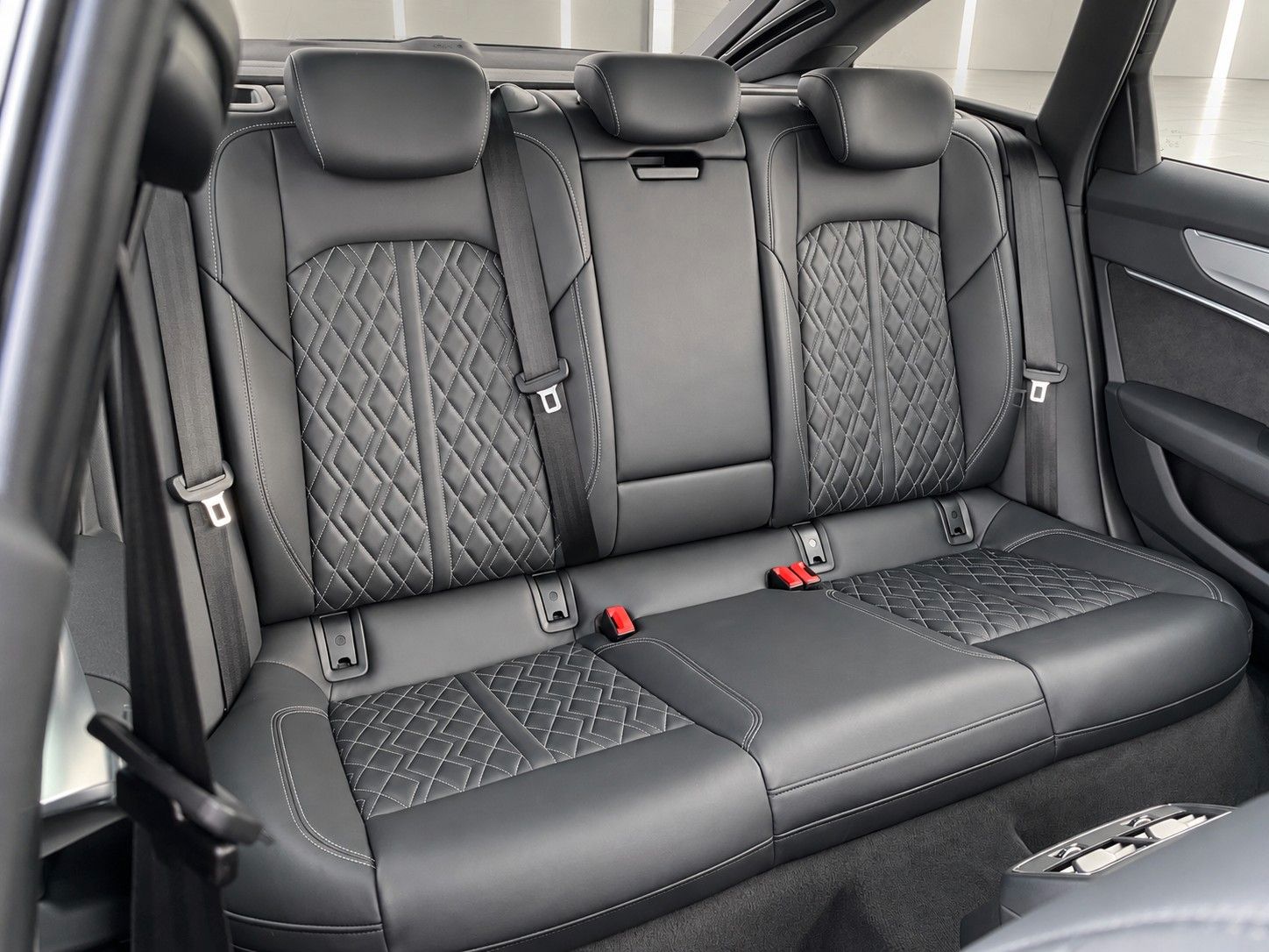 Fahrzeugabbildung Audi A6 Avant 45 TFSI quattro S line*Mega-Ausstattung - mit KI generiert/bearbeitet