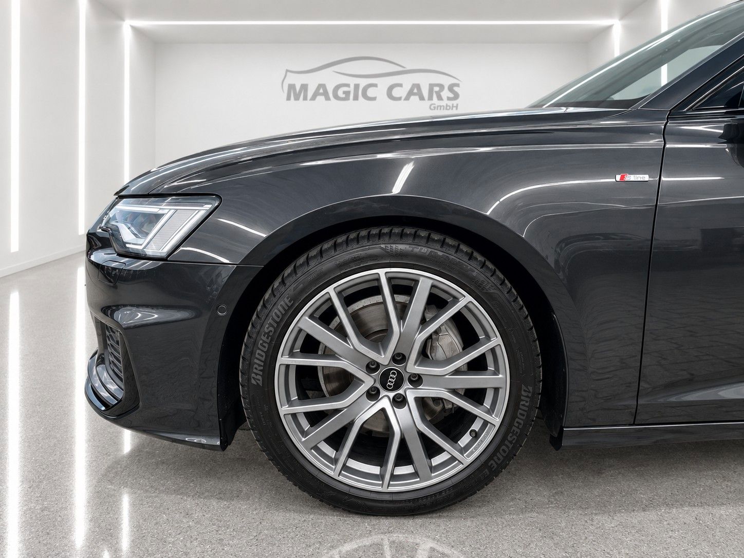 Fahrzeugabbildung Audi A6 Avant 45 TFSI quattro S line*Mega-Ausstattung - mit KI generiert/bearbeitet