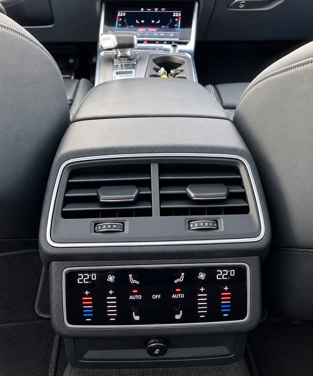 Fahrzeugabbildung Audi A6 Avant 45 TFSI quattro S line*Mega-Ausstattung - mit KI generiert/bearbeitet