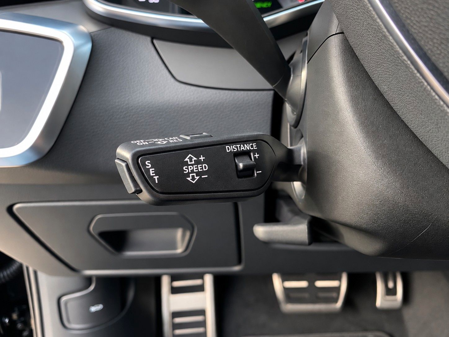Fahrzeugabbildung Audi A6 Avant 45 TFSI quattro S line*Mega-Ausstattung - mit KI generiert/bearbeitet
