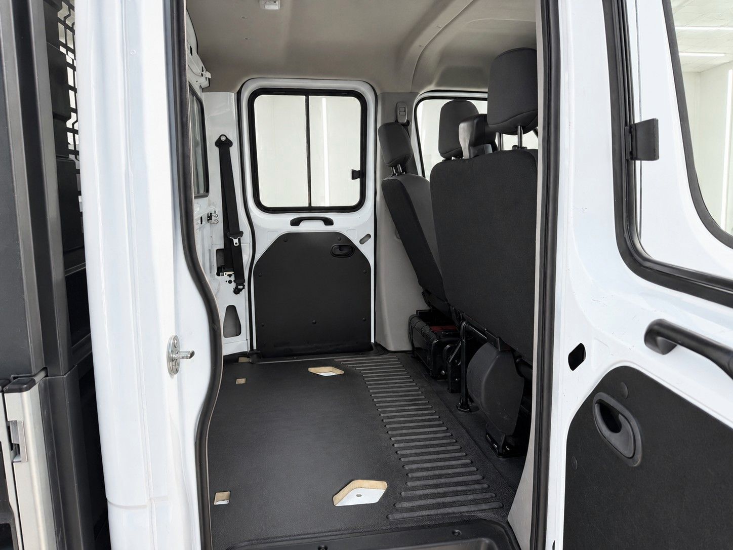Fahrzeugabbildung Opel Movano B Pritsche 2.3 D L3H1 Doppelkabine *AHK* - mit KI generiert/bearbeitet