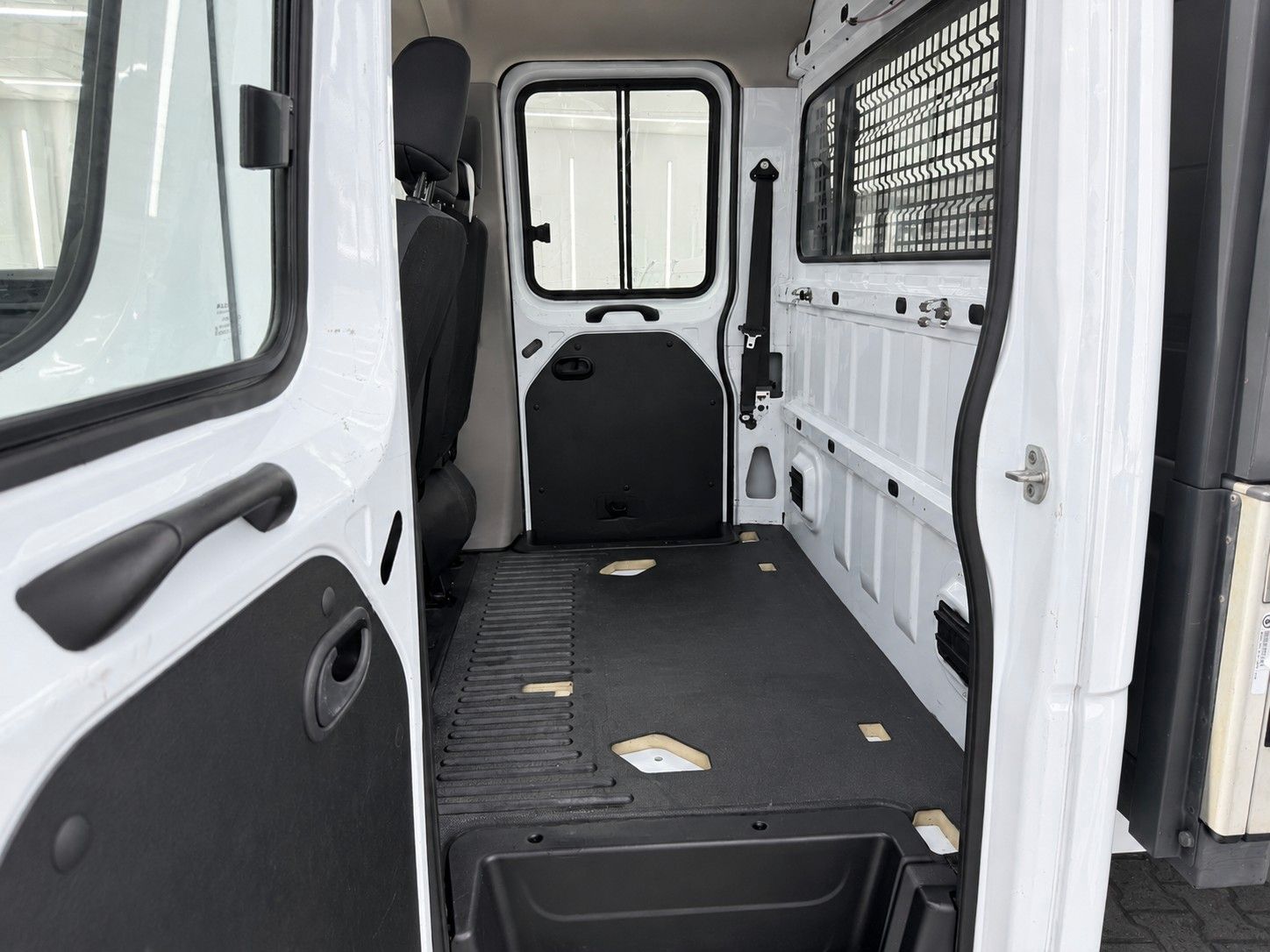 Fahrzeugabbildung Opel Movano B Pritsche 2.3 D L3H1 Doppelkabine *AHK* - mit KI generiert/bearbeitet