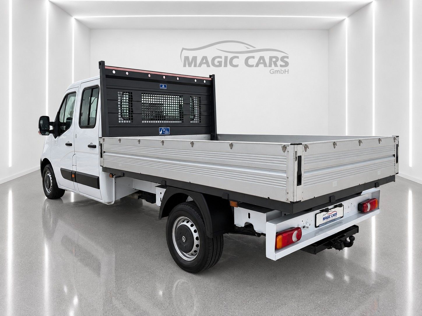 Fahrzeugabbildung Opel Movano B Pritsche 2.3 D L3H1 Doppelkabine *AHK* - mit KI generiert/bearbeitet